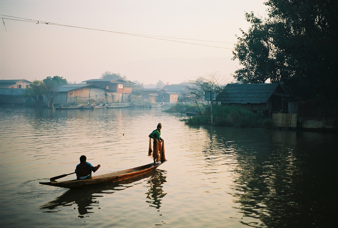 Lac Inl� - Les p�cheurs � l'aube