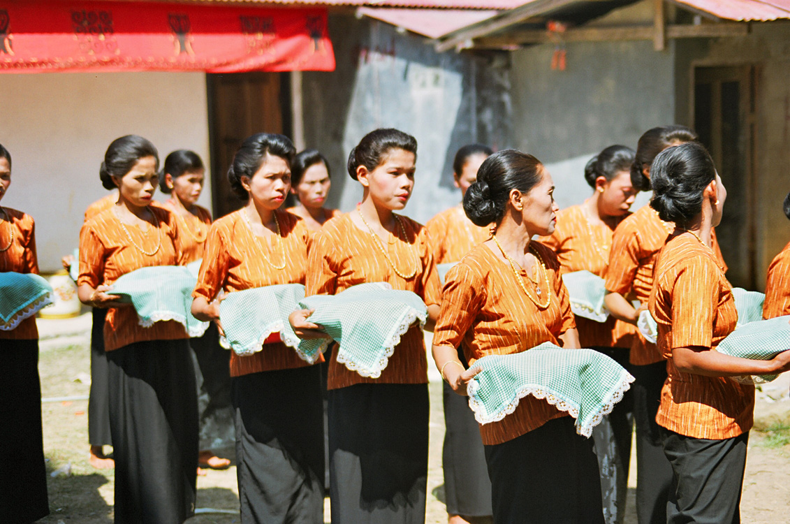 Pays Toraja / Fun�railles: procession.