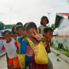 Bunaken / Des enfants du village de Bunaken.