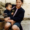 Jeune femme et son fils (village Lanten, ZNP de Nam Ha)