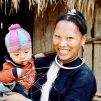 Maman et son fils (village Lanten, ZNP de Nam Ha)