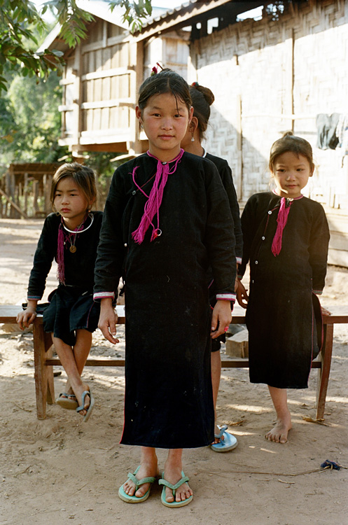 Jeunes filles (village Lanten, ZNP de Nam Ha)