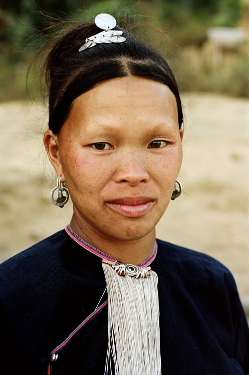 Jeune femme (village Lanten, ZNP de Nam Ha)