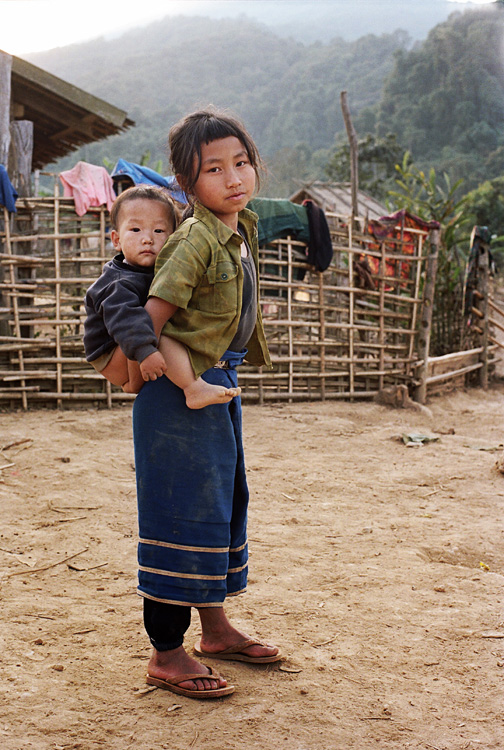 Jeunes enfants (village Hmong, ZNP de Nam Ha)