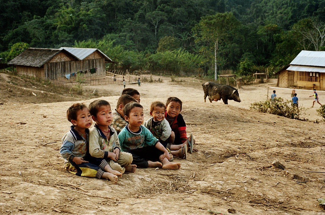 Jeunes enfants (village Hmong, ZNP de Nam Ha)
